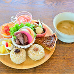 ナチュラルフーズ柳島キッチン - 地元の食材とオリジナル糀をたっぷり使ったモーニングプレート。