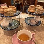 MLESNATEA OSAKA - 下段は生クリーム、ジェラート、イチゴジャム