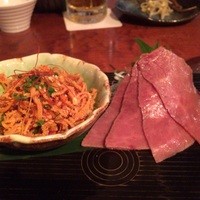 よろにく - 前菜　白センマイとイチボの炙り