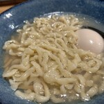 自家製麺 めがね - 自家製多加水ちぢれ太麺。プリッとモチッとウマい！