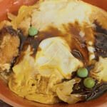 清見そば本店 - カツ丼はソースがかかっている