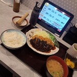 海老フライ 味噌かつ かつひで - 