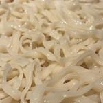 うどん家 八重桜 - ツルツルのちぢれ麺　喉ごしがよくスルスル入ります