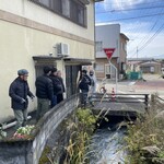 あたごや食堂 - 本日　オープン待ち　このくらい