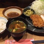 とんかつ 豚ゴリラ - チキンかつを頂きました。スタッフの対応も良く気持ちよく頂くことが出来ました。