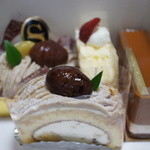 ショウタニ - モンブラン系２種類とイチゴロール、キャラメルショコラ（笑）