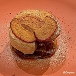 カーサ・デル・チーボ - 紅玉のタルトタタン仕立てシナモンのセミフレッド添え