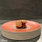 カーサ・デル・チーボ - 紅玉のタルトタタン仕立てシナモンのセミフレッド添え