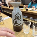 魚三酒場 - 魚三と言えば大徳利！