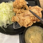 松屋 - カリッと揚がっておりました(*^o^*)  カラッと派と、しっとり派、分かれる場合がありますよね(⸝⸝ ´艸`⸝⸝)