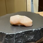 京橋 鮨 好日 - ホタテ昆布〆