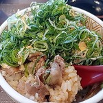 すき家 立山利田店 - 別皿の「ねぎ明太」を牛丼の上に乗せて食べます。