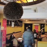 酒徒庵 - 店内の杉玉