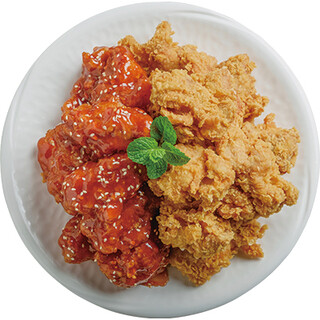 두 가지 맛을 선택할 수 있는 하프 & 하프. 정성이 담긴 한국 치킨을 꼭 드셔보세요.