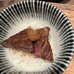 鳥茂 - 和牛ステーキにんにくかけ白ごはん