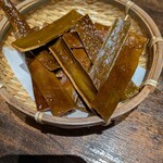 北海道 炉端 えぞ羅 - お通し　昆布チップス
