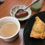 LAILY - サモサも追加注文して素敵なチャイタイム♪