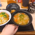 とんかつ かつや - 比較のために手を置いてみましたが伝わらないそう…。