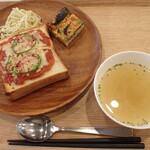 トーコーキッチン - ピザトースト キッシュ スパサラ オニオンスープ