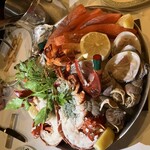 ロウリーズ・ザ・プライムリブ - シーフードプラッター（4人）