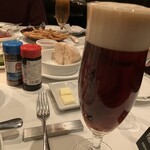 ロウリーズ・ザ・プライムリブ - ハーフ＆ハーフとエビス