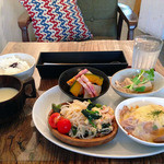 Cafe braliva - 日替わりプレート(日替わりおかず４種・ごはん・スープ・ドリンク)１１８０円