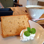 Cafe braliva - 追加のデザート(キャラメルシフォン)２００円