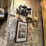 エル・カステリャーノ - 内観　壁には色んな書込みがありました