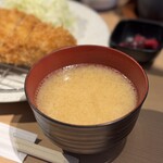 とんかつ目黒こがね - 豚汁（中には具材がたっぷり）