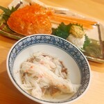 貴山 - カニ酢に浮かぶ脚肉