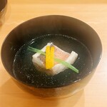 貴山 - 甘鯛でした。完璧な塩入れと旨味を芳醇に湛えたお出汁