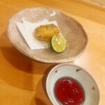 貴山 - 鮑フライです。2017年の西健一郎翁、最後のお皿。薬味はタバスコケチャップ