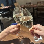 ALVITA - 泡で乾杯