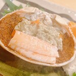 貴山 - 香箱の外子を甲羅に敷き詰め、お酒と味醂かな、下味をつけた味噌と脚の身をトッピング
