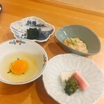 貴山 - ご飯のお供は真鯛の胡麻和えとすき焼きです