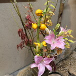 季の庭 - （2025/10月）入口あたりのお花