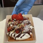 メゾンドワッフル - 「いちご & ピスタチオ」