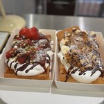 メゾンドワッフル - 「いちご & ピスタチオ」と「チョコバナナ & ロータス」