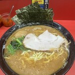ラーメン 杉田家 本店 - 中盛ラーメン ¥1,080   味玉 ¥130