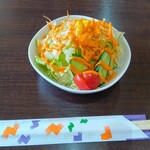 PURNIMA - サラダ、まあまあ多めです!