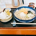 そば処奴一 - たぬきそば  ¥1,050   おにぎり2ヶ  ¥200