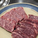 焼肉山吉 - カルビ、ハラミ1人前ずつ