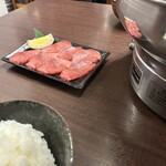 焼肉 牛美豚 - 