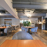 d'ici - 店内のテーブル席の風景です