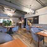 d'ici - 店内のテーブル席の風景です