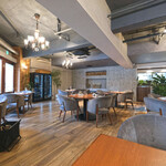 d'ici - 店内のテーブル席の風景です