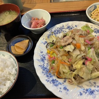 一福 - 料理写真:健康的な食事
野菜炒め定食 950円