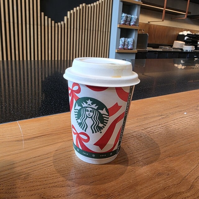 Starbucks Waikiki Trade Ctr - Kuhio & Seaside （スターバックス