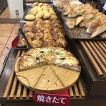 マルジュー - ピザ美味しそうだけど、持って帰るの大変そうだから断念