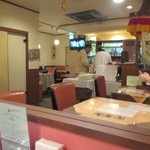 バイキングですが、狭い店内です